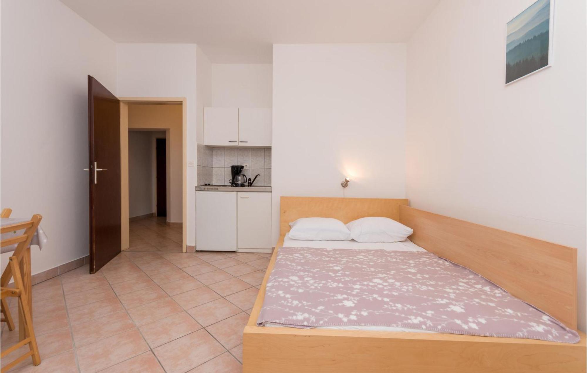 Awesome Apartment In Sveti Filip I Jakov W/ 1 Bedrooms Εξωτερικό φωτογραφία