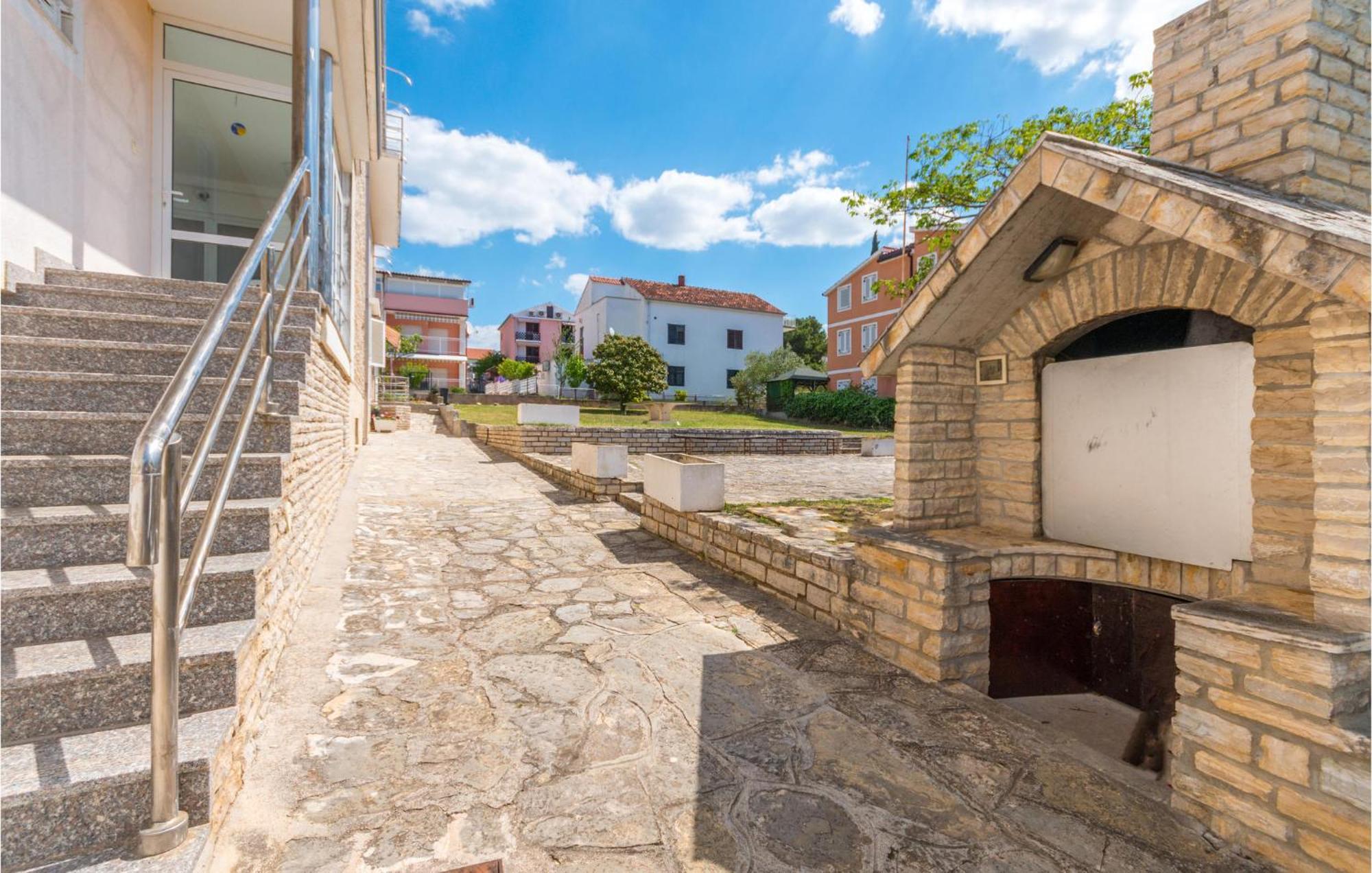 Awesome Apartment In Sveti Filip I Jakov W/ 1 Bedrooms Εξωτερικό φωτογραφία